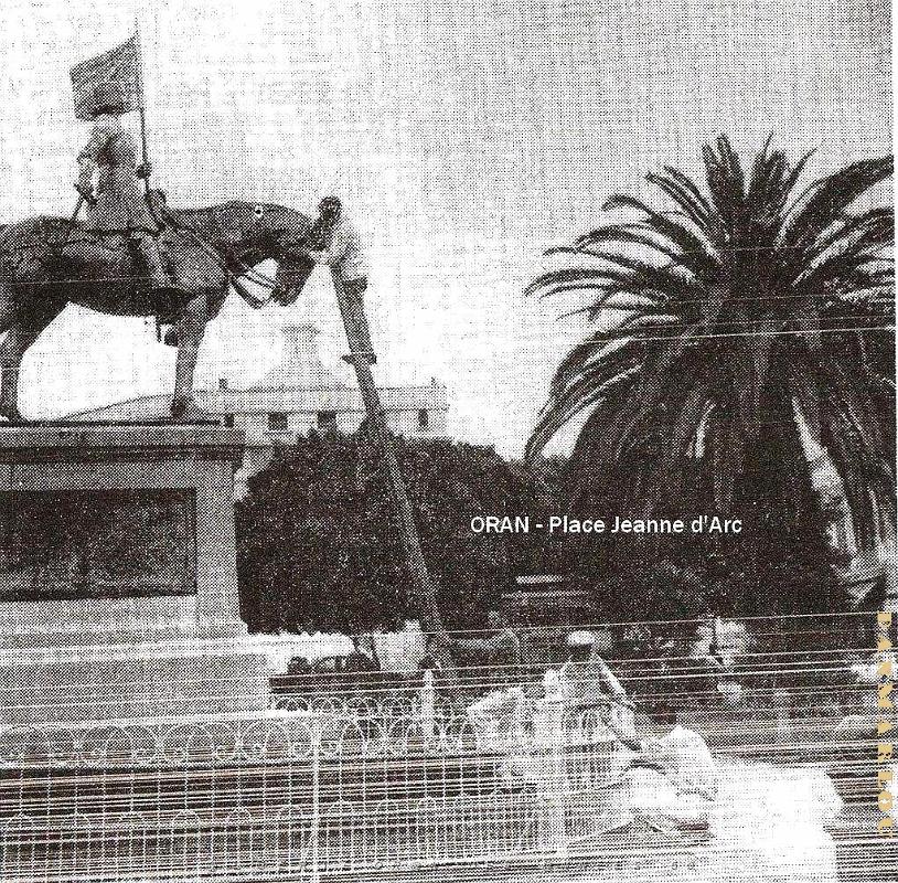 CA c- 13- Place du Sacre-Coeur et statue Jeanne d' Arc.jpg